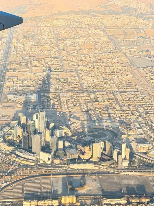 Cindrella_night's tweet photo. الرياض الفاتنة من نافذة الطائرة ❤ https://t.co/c0g8x8QmYB