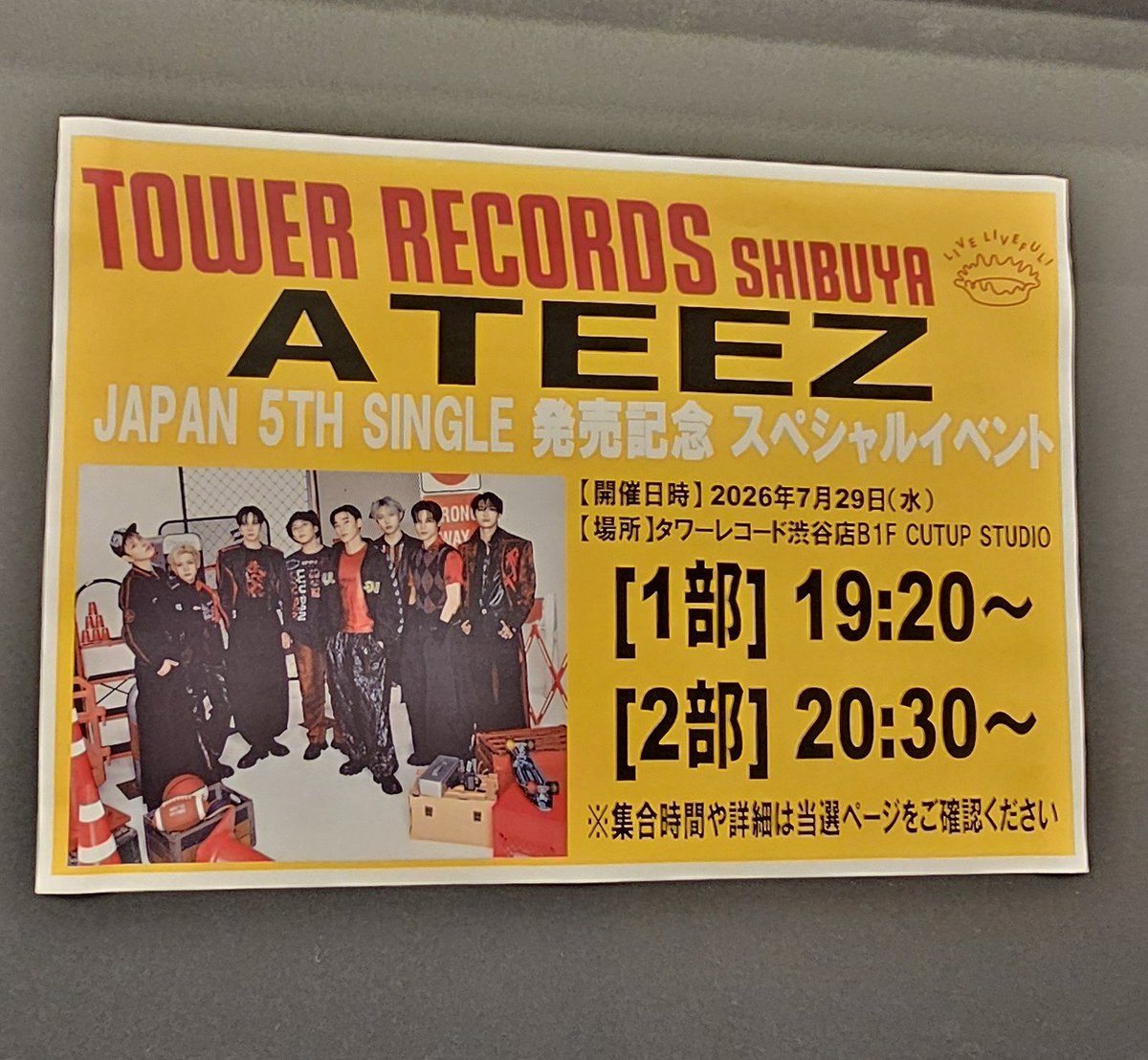 atiny__cjh's tweet photo. 260729 プレミアムトークイベント
MC ユノ&サン
椅子の配置は均等だったのになぜかミンギとジョンホの距離感バグっててずーっとくっついてたしいつの間にかミンギがジョンホの太もも～膝を触ってた

ジョンホはたくさん話したいことがあるみたいでついついトークが長め笑 両隣のミンギホンジュンヨサンから総ツッコミ笑

ジョンホは日本語をずっと勉強してるしこれからも頑張るって🫳🫳🫳

最前でBADのダンス(ミンギの腰とサンくんの胸ヒット)を浴び脱線しそうになっても進行表通りに軌道修正するMC、ずっーと笑いっぱなしですごく楽しかった✨ATEEZもご一緒してくださったティニさんもありがとうございました