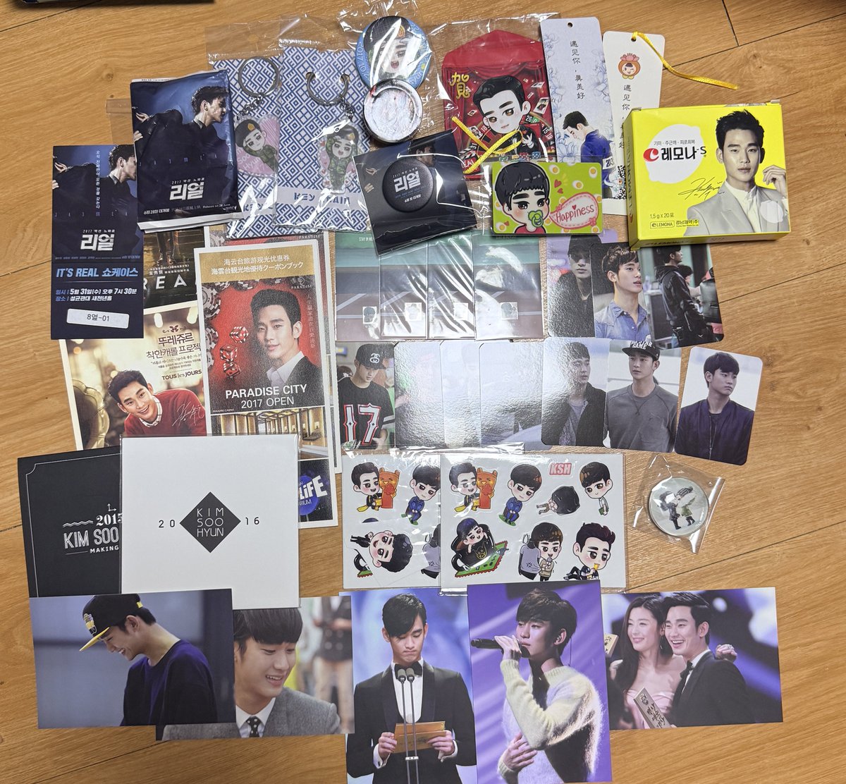 sss02367's tweet photo. #김수현굿즈 #金秀賢  #김수현 #별그대 
첫번째 사진 50여종 굿즈 : 23만원 
두번째 사진 굿즈(25장) : 12만원 

함께 구매 : 30만원 

DM 주세요 https://t.co/Uki6zyf4Fw