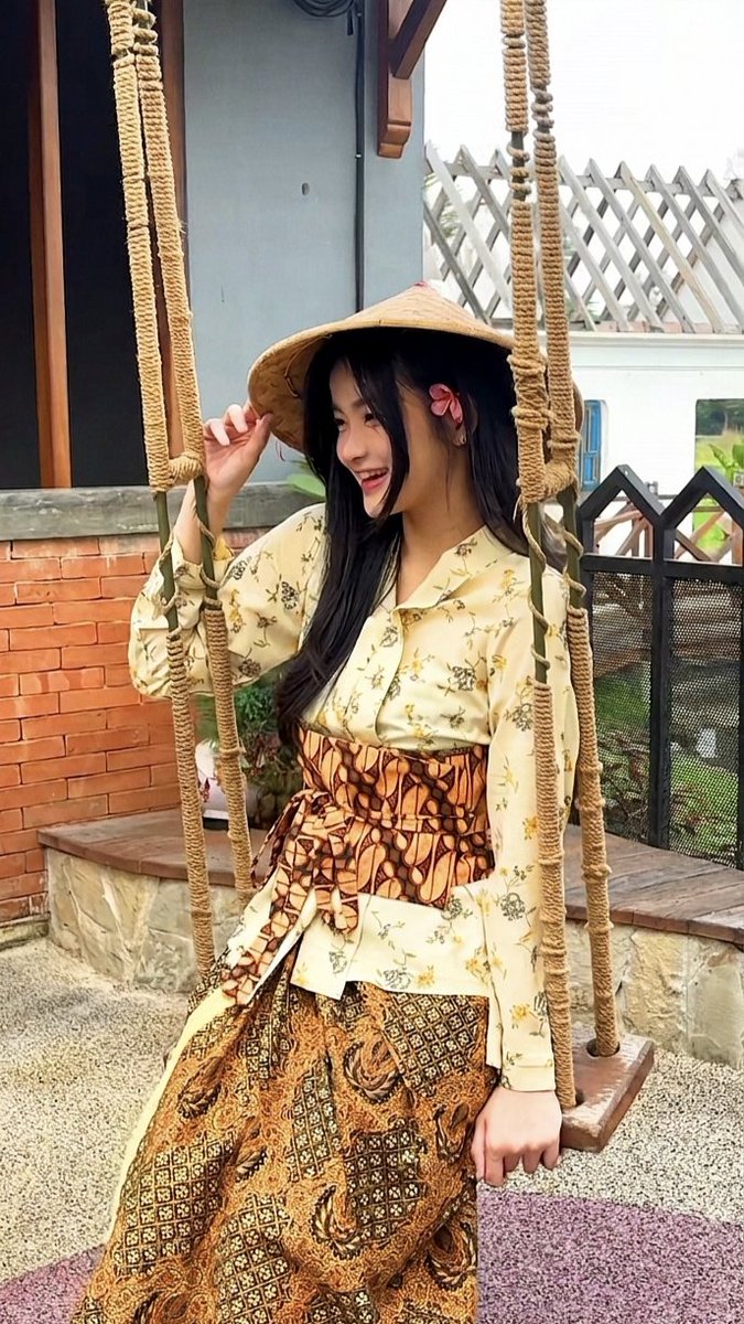 Jennywasright's tweet photo. Cah ayu main ayunan loh ya 🥰🥰🥰
@CErine_JKT48 https://t.co/xo917dbISF