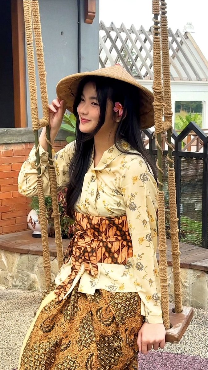 Jennywasright's tweet photo. Cah ayu main ayunan loh ya 🥰🥰🥰
@CErine_JKT48 https://t.co/xo917dbISF
