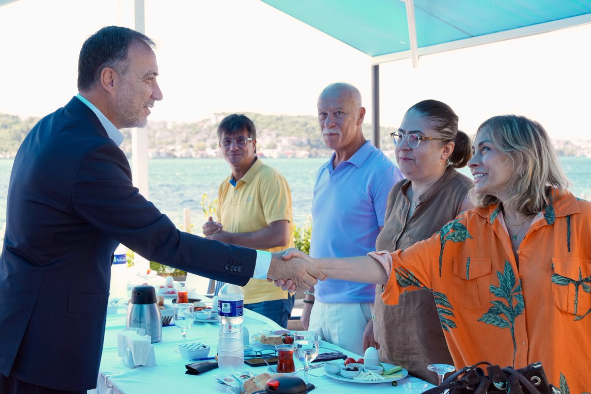 _MHPistanbul_'s tweet photo. İl Başkanımız Sn. @BBvolkanyilmaz , “İstanbul Aklımızda, Söz Muhtarlarımızda” temasıyla gerçekleştirdiğimiz program kapsamında Beşiktaş'da muhtarlarımızla bir araya geldi.

2.Bölge Başkanımız Sn. Ahmet Yasak, İl Başkan Yardımcılarımız, İl Yöneticilerimiz, Beşiktaş İlçe Başkanımız Sn. Saffet Demirbaş, Beşiktaş Muhtarlar Derneği Başkanı Sn. Dilber Öztürk, İlçe yöneticilerimizin ve muhtarlarımızın katılımıyla gerçekleştirilen toplantıda mahallelerin ihtiyaçları, talepleri ve çözüm önerileri değerlendirildi.

Katılımları ve değerli katkıları için tüm muhtarlarımıza teşekkür ediyor, çalışmalarında başarılar diliyoruz.

#MHPİstanbulMuhtarlarıDinliyor