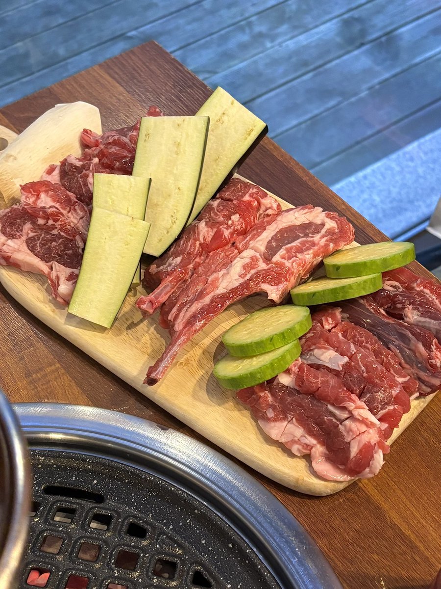 gloo_ooo's tweet photo. 양양 양 특수부위 모듬 김치말이국수 된장찌개
고기가 고소하고 쫀득하고 입에서 살살 녹음
또띠아 같이 주는데 살짝 구워서 고기랑 같이 싸먹는 거 별미
마지막에 김말국이랑 된장찌개로 싹 내려줫어요
뭉삼이(@moong322)님께서 도네해주셨읍니다🥹🫰 
뭉삼업 뭉삼업 https://t.co/Mx240zqp1L