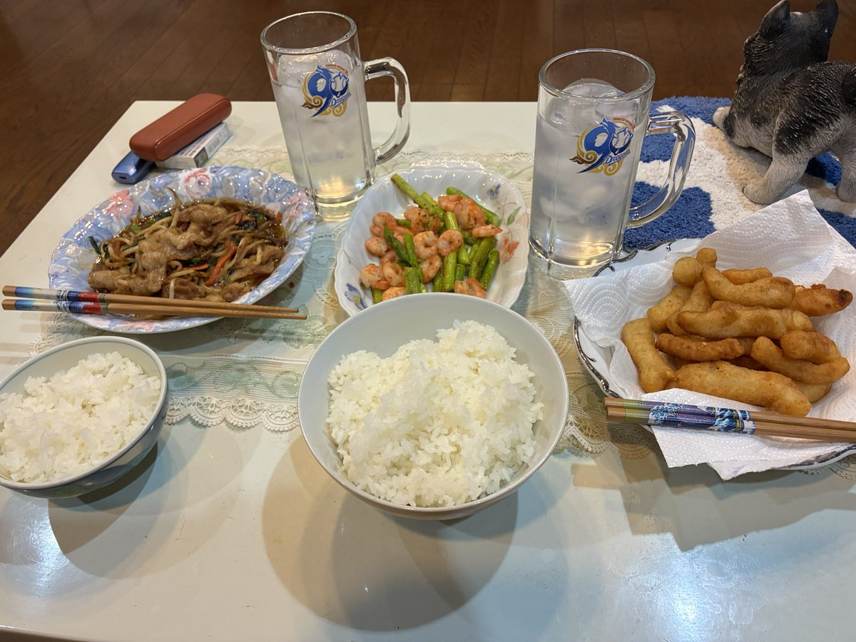 Rippey4130's tweet photo. 今日の我が家の晩飯
豚肉炒め
海老とアスパラ
イカフライ
ご飯大きい茶碗二杯頂きました☺️
ご馳走様でした😋 https://t.co/b54naGb4v9