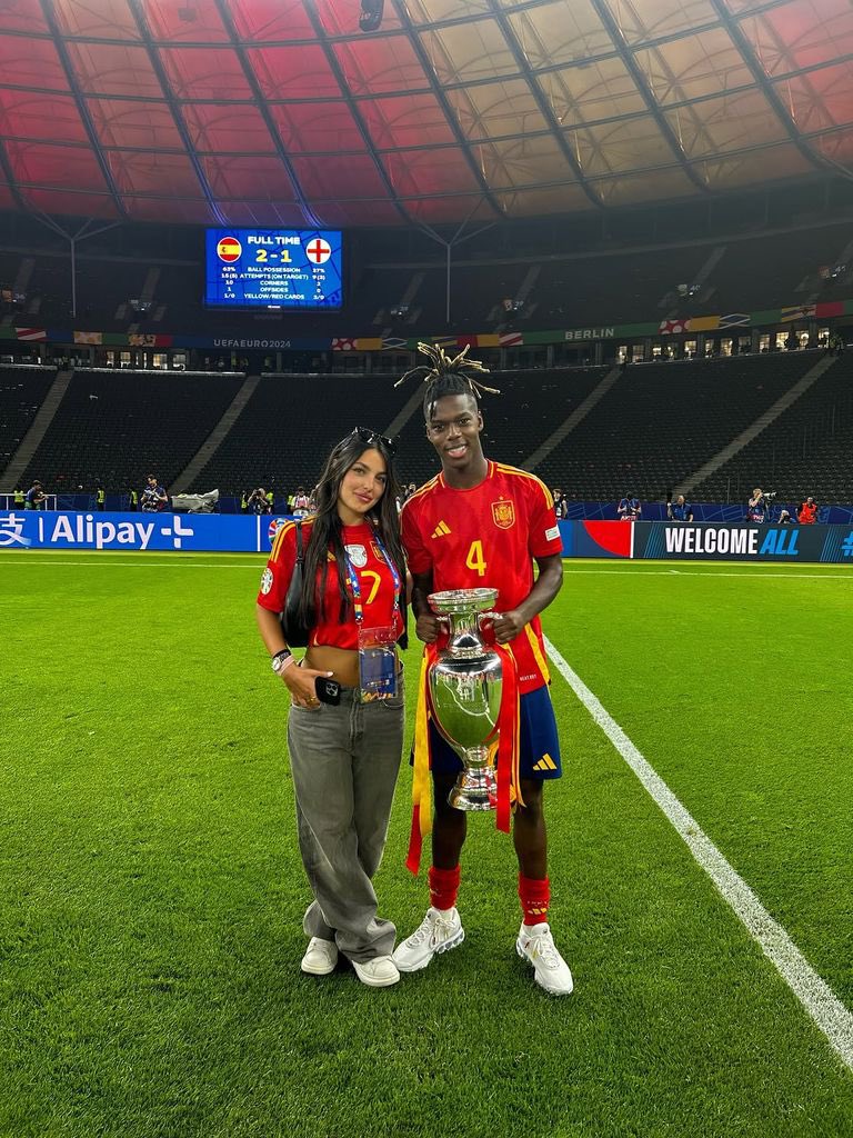 adrifdzzzzzz's tweet photo. Lo de Nico Williams no tiene nombre 

Imaginate tener a una mujer que te ama y celebra tus logros contigo y acabar en un barco con 7 tias distintas

Puedo contar con los dedos de una mano 5 futbolistas que son listos, los demás son todos así de subnormales https://t.co/ccbUFhN0Au