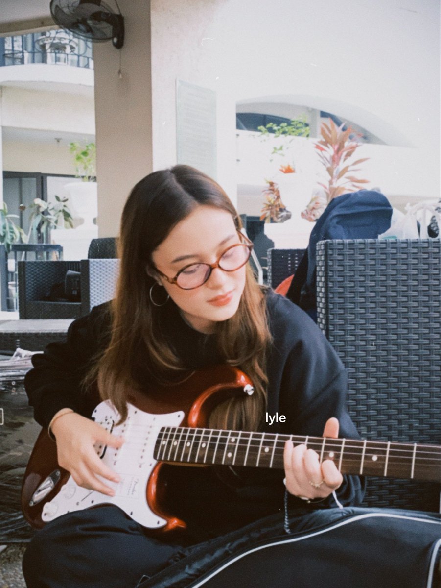 lylerkives_'s tweet photo. go little rockstar 🌟🎸 https://t.co/Y2kIS5XgQf