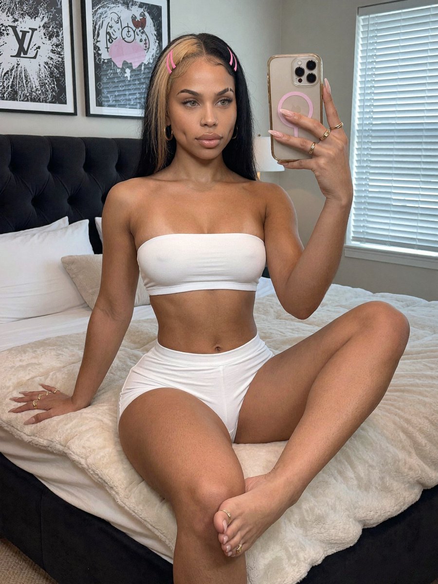 Itskalimonroe's tweet photo. Good morning 🖤 https://t.co/TKyUKVysc9