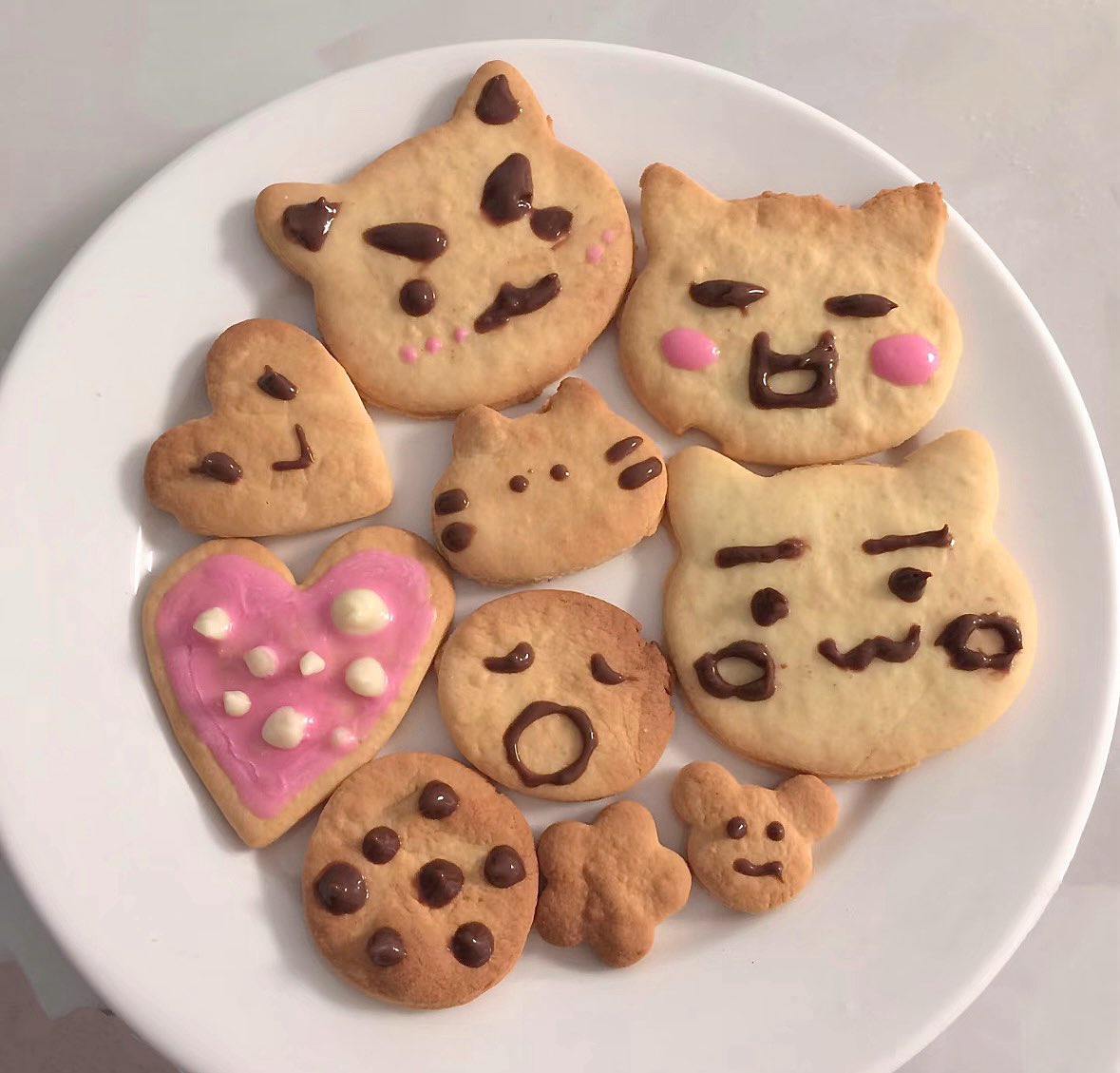クッキーココにゃんページ こねこのこねこねクッキー缶 Happy ｜DADACA Online Store
