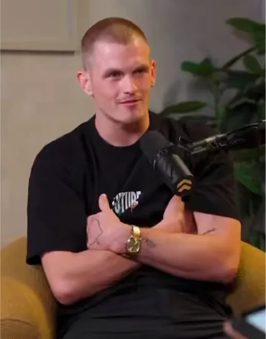DovySimuMMA's tweet photo. ‼️🎙️Uros Medic: 

"When he opens his mouth makes me embarrassed to be in the same room as him— He recently came out saying that women should run the world. Just because a woman runs your world doesn't mean we should all have a woman running our world." https://t.co/lw1MuHhcQ1