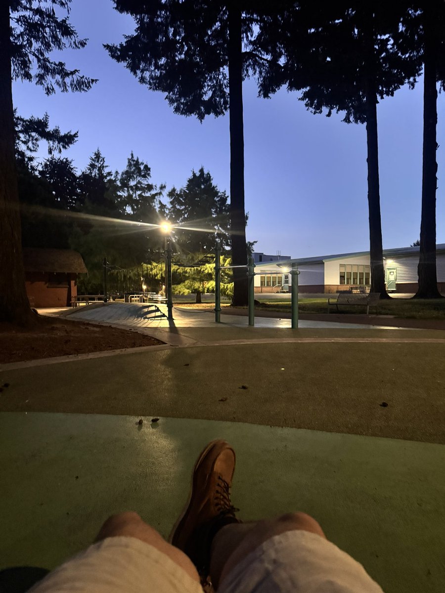 tavosomethin's tweet photo. Self destructive thoughts are misleading. I have to remember the suffering can be magnified in my mind. Shit can suck but love will always flourish. https://t.co/FoLclYYOd9