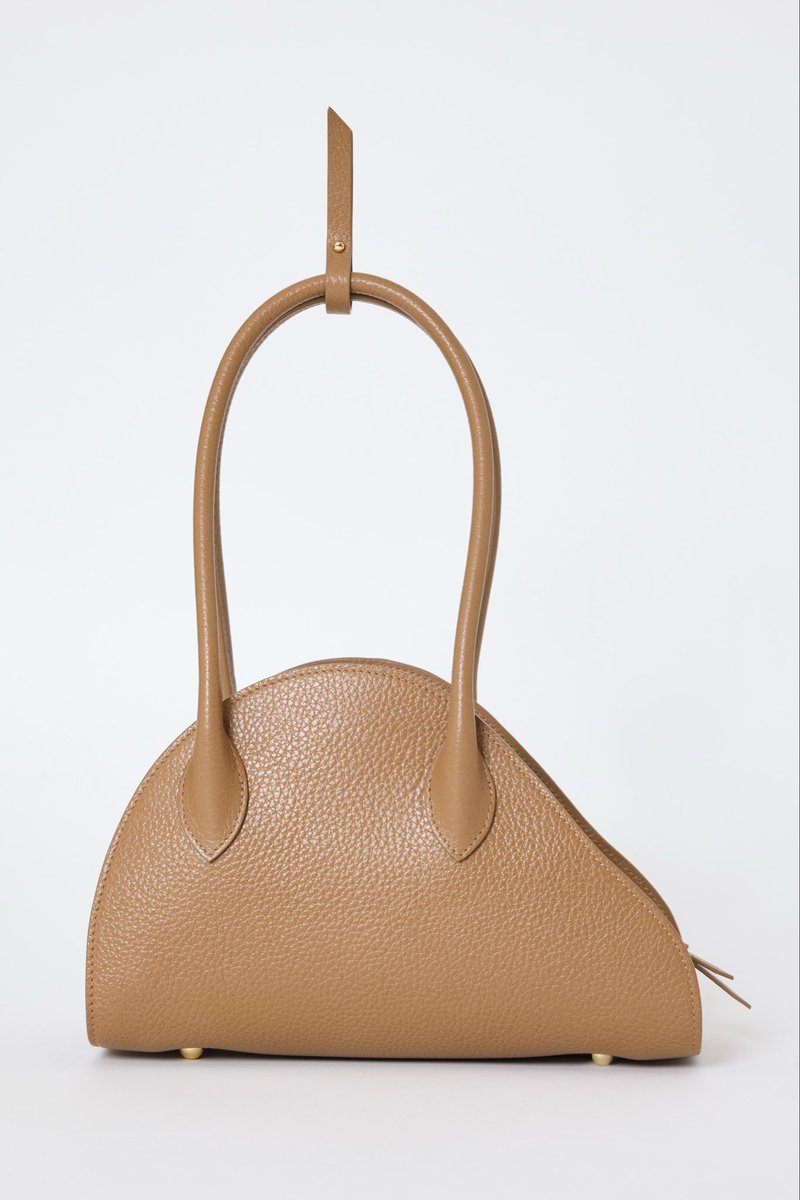 umnetofficial's tweet photo. Umnet 2026 AUTUMN / WINTER
#TACOSBAG
#CAMEL https://t.co/YX4R1CYDdC