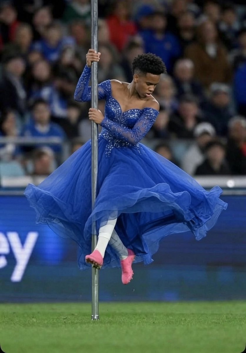utdjay24's tweet photo. We don't have "Strippers" at my club https://t.co/Y4ZpjlO4VI