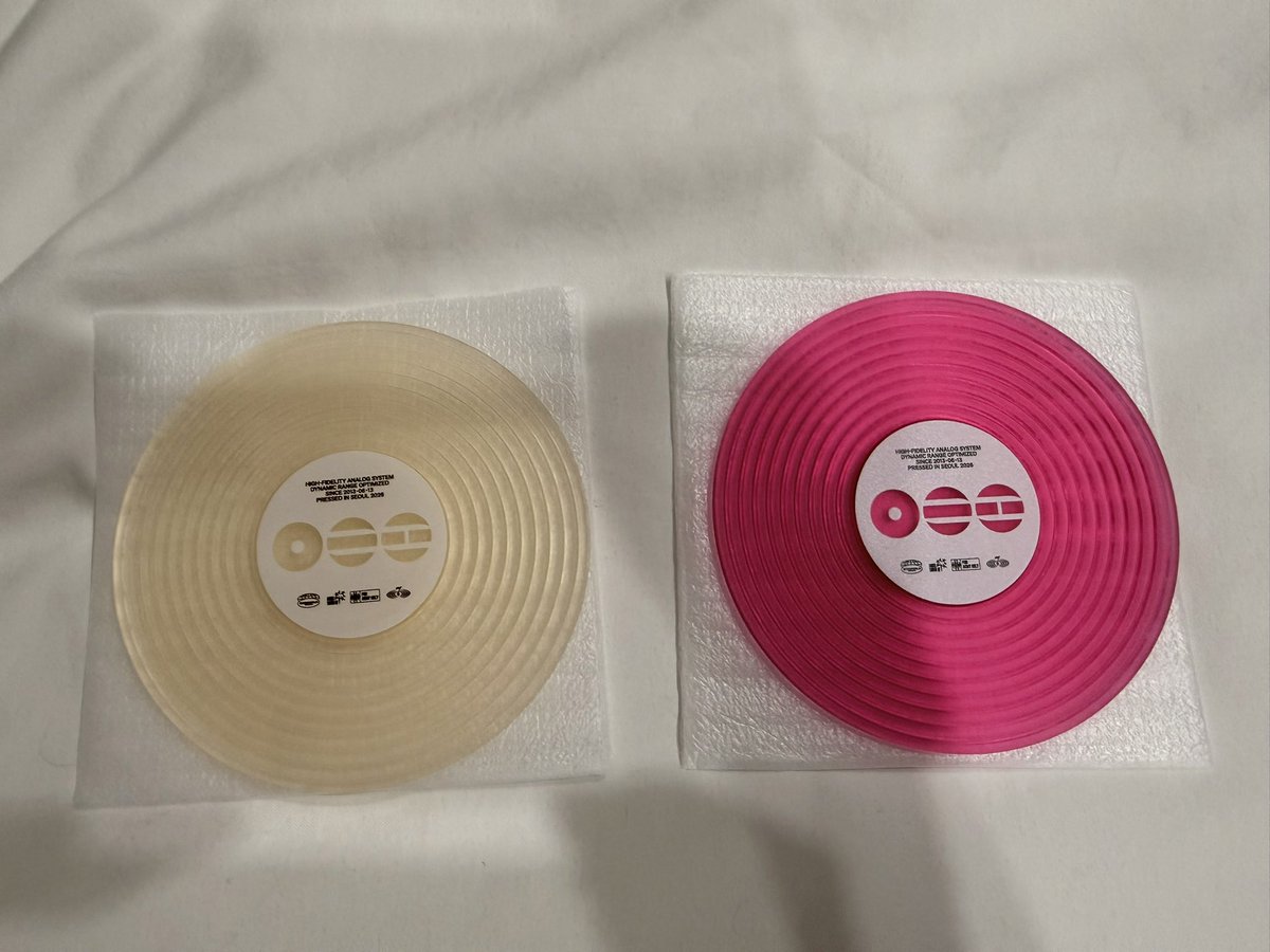 gu__chan92's tweet photo. ARIRANG VINYL COASTER コースター　交換
譲】SUGA ユンギ　
　　JIN ジン

求】
JUNGKOOK グク

中身のみ、交換していただける方いましたらよろしくお願いいたします🙇‍♀️ https://t.co/oZ0P8ApoVw