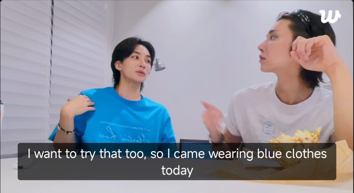 jeonghannisms's tweet photo. jeonghan really wanted to participate in the latest going seventeen episode and that's why he is wearing a blue shirt 😭 https://t.co/37XPhtHHRv