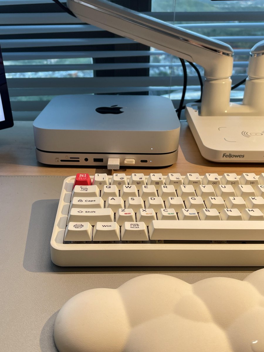 SandraNell79290's tweet photo. Had a smooth morning sync with the team, nailed the first draft of the client report, and now grabbing a quick coffee to gear up for the afternoon tasks. https://t.co/iqQyQ0hyoH