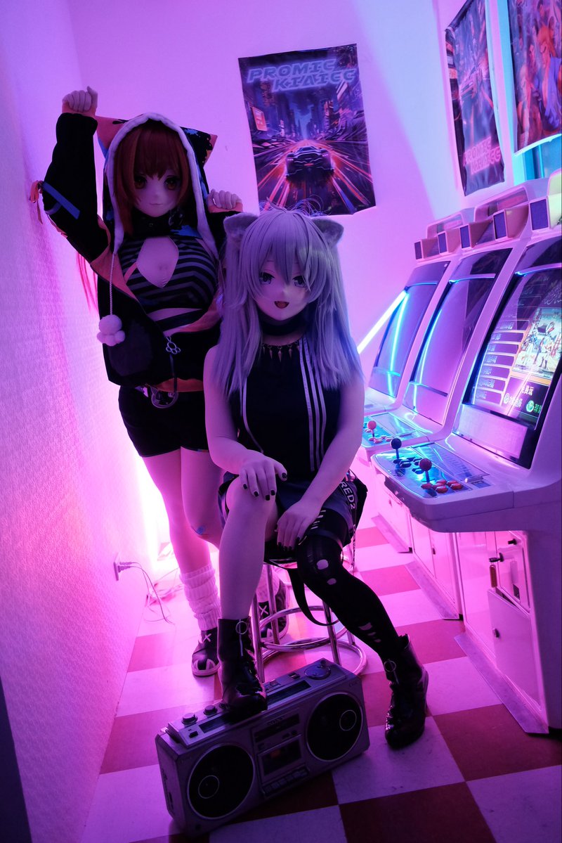 shjing339294's tweet photo. ゲーセンで猫汰つなちゃんとKOF対戦できてマジで楽しかった！✊🏻✊🏻 いい感じ〜いい感じ〜🤤

📸：ㄨㄋ
🐈：@Fubuki_neko_kig 
#kigurumi #着ぐるみ
#ホロライブ  #ししらーと #VSPO #猫汰つな https://t.co/0UyRrkjgNc