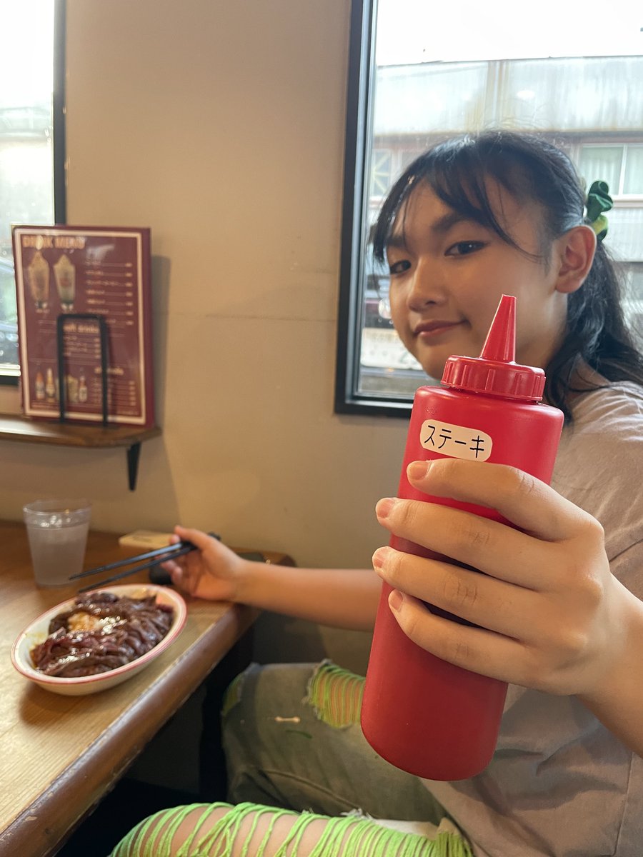 KawanaHiroyuki's tweet photo. 本日は29日‼︎ 肉の日🍖ということで

「なごみ屋の世界MV」撮影で大変お世話になりました大人気店のRAZさんへ
しょうや&amp;つばきと現場終わりに行ってきました🌈RAZ立ちキマってる🌟

カスタードプリン🍮のシーン🎬を
ぜひチェックしてみて‼︎

なごみ屋の世界🍕🥐🍡🍩
https://t.co/CsW9wTp7dD https://t.co/JtjaAPFlyO