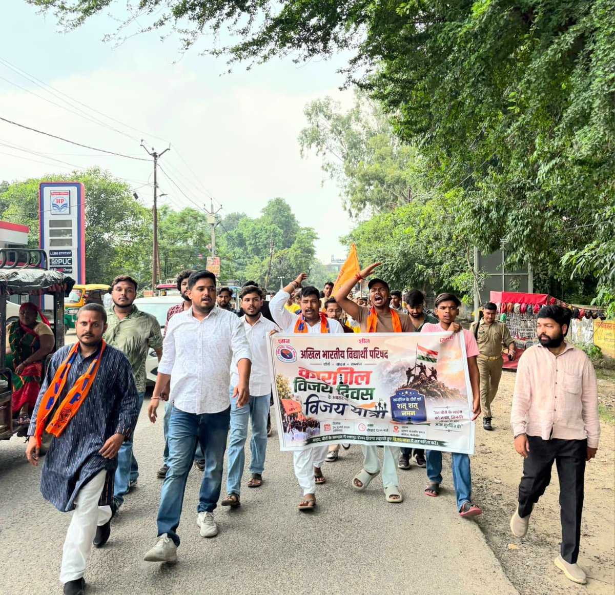 ABVPVoice's tweet photo. कारगिल विजय दिवस  के उपलक्ष्य में अखिल भारतीय विद्यार्थी परिषद ब्रज प्रान्त के विभिन्न जिलों में विजय मार्च का आयोजन किया गया।

#ABVPBraj https://t.co/wHKCKtZPxA