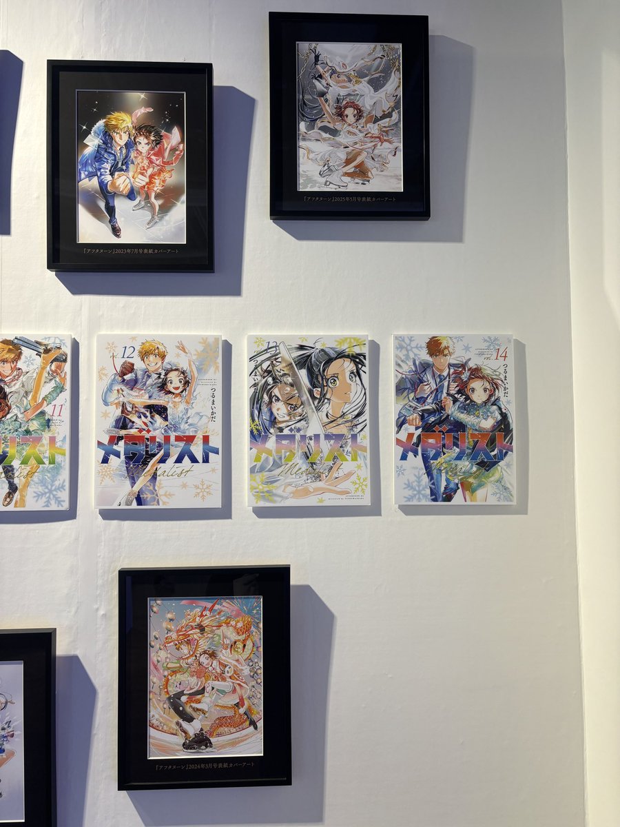 00020AB's tweet photo. メダリスト展ほんとによかったーーーーーーー戦利品色々（トランプかと思って買ったら違った笑）推しとかいない（全キャラ好きだ）からランダム何出ても当たりで最高。絵が上手い〜〜〜カラーイラストキラキラ最高。 https://t.co/WgECnNjaTq