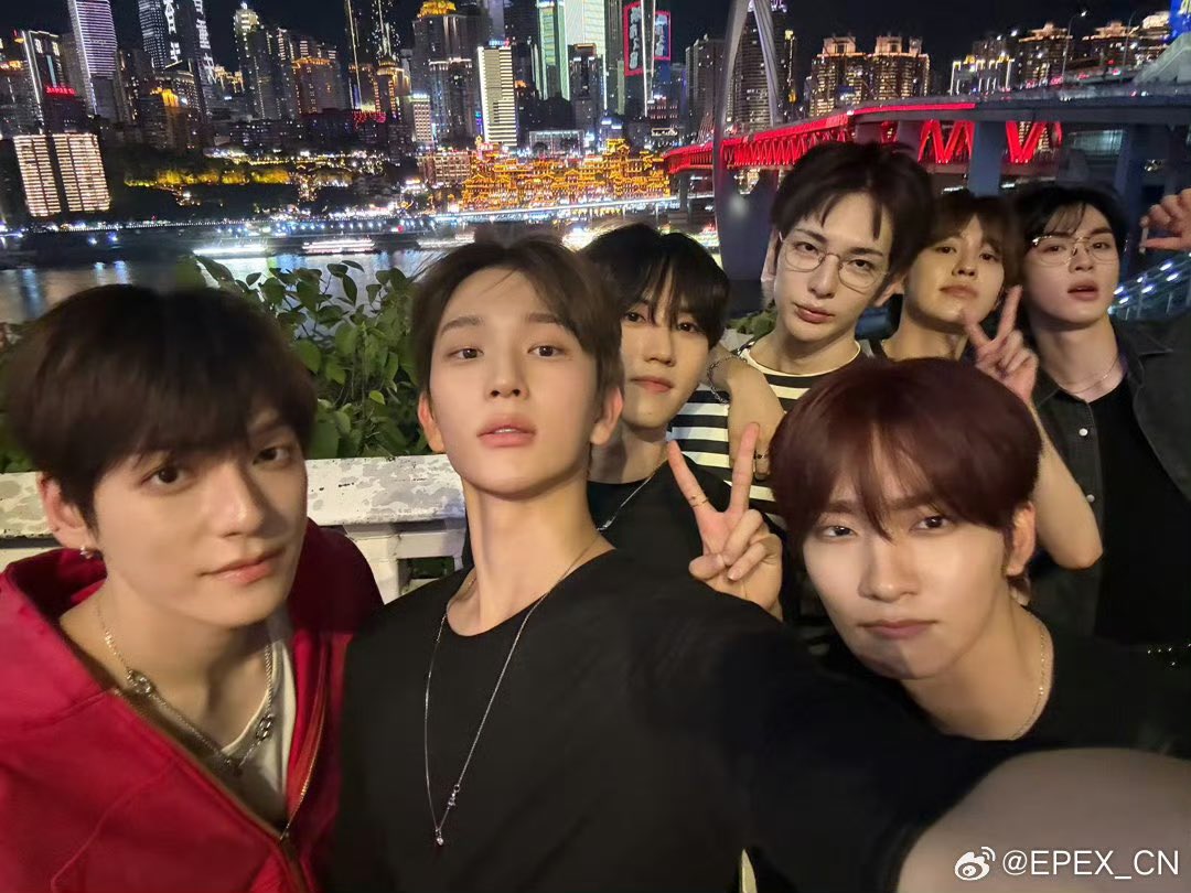Luv_cat_b's tweet photo. 260729 웨이보 포토 #백승

在重庆的夜景🌉 https://t.co/CcGtgLPvTL