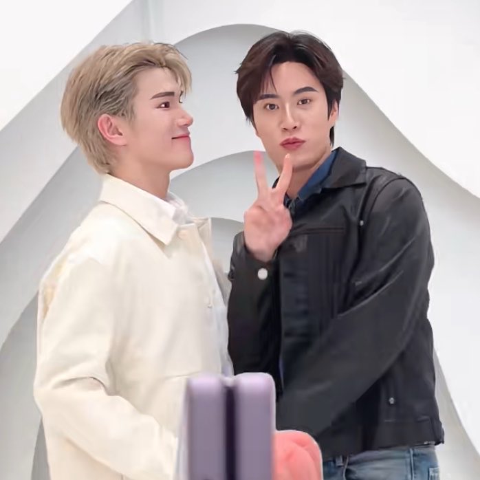 amornserpk's tweet photo. น้องเมจะไปรู้อะไร สายตาพี่สี่มองแต่หนูตั้งแต่แรกด้วยซ้ำ 😳 https://t.co/pT4rstjyKJ