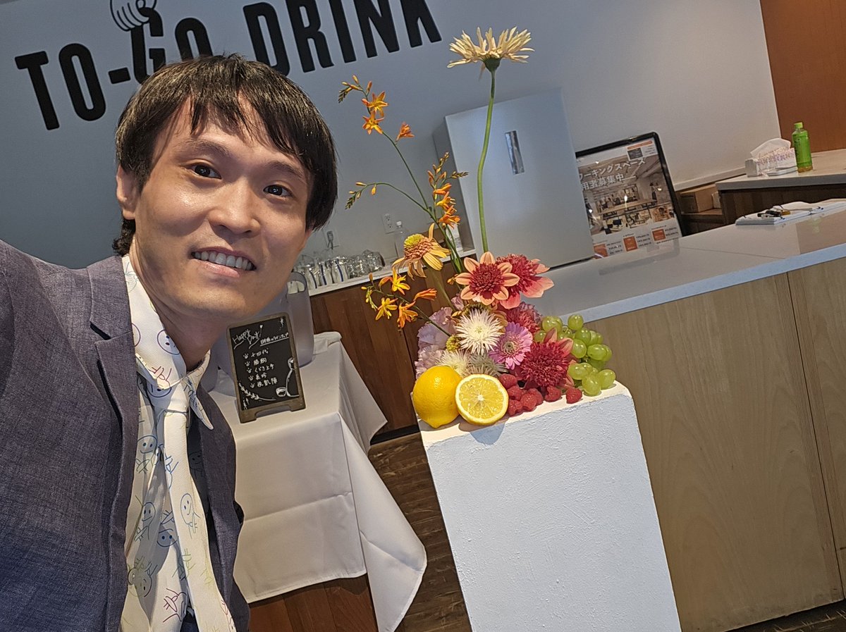 legendzkakeru's tweet photo. 先週の生存報告
月 結婚式MC+ネタ
火 東京 高校 落語公演
水 千葉 国語授業
木 千葉 国語授業
金 東京 落語公演
土 休み
日 千葉 国語授業

著名人やお偉方が集まる大恩人の結婚式でのMCは久しぶりに緊張しました！高校受験塾の夏期講習が始まりました。たまには自分にご褒美をあげないとですね。 https://t.co/WYkoNCIlBR