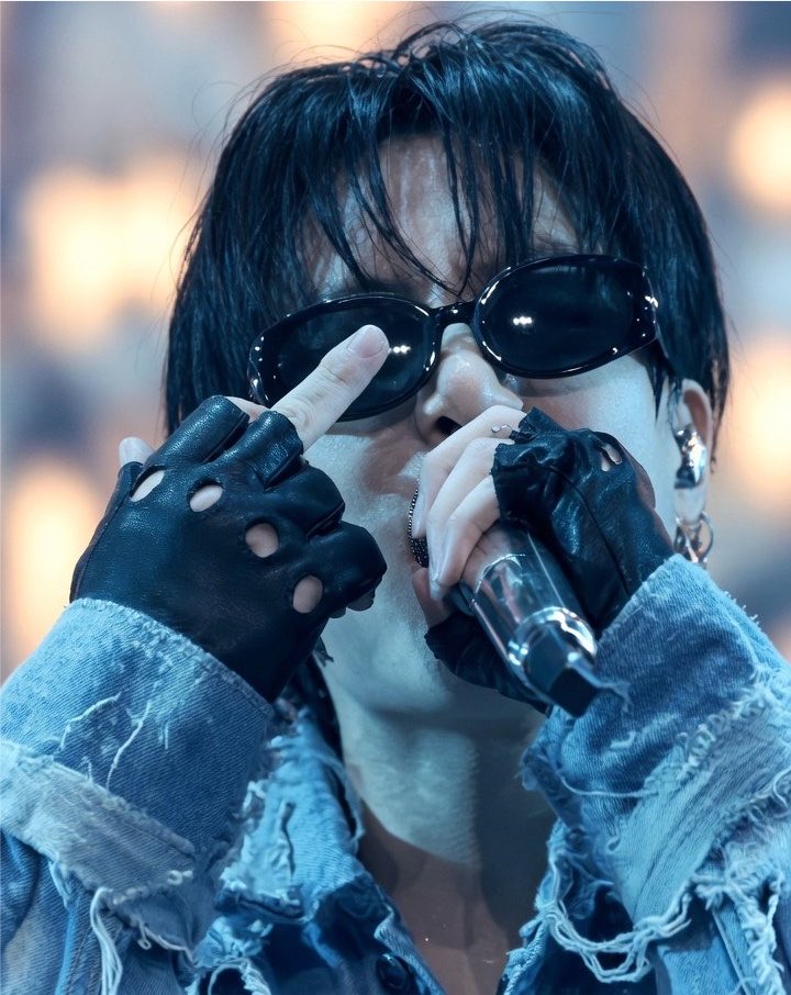jkdidthis's tweet photo. to grammys https://t.co/U6MRM0znDv