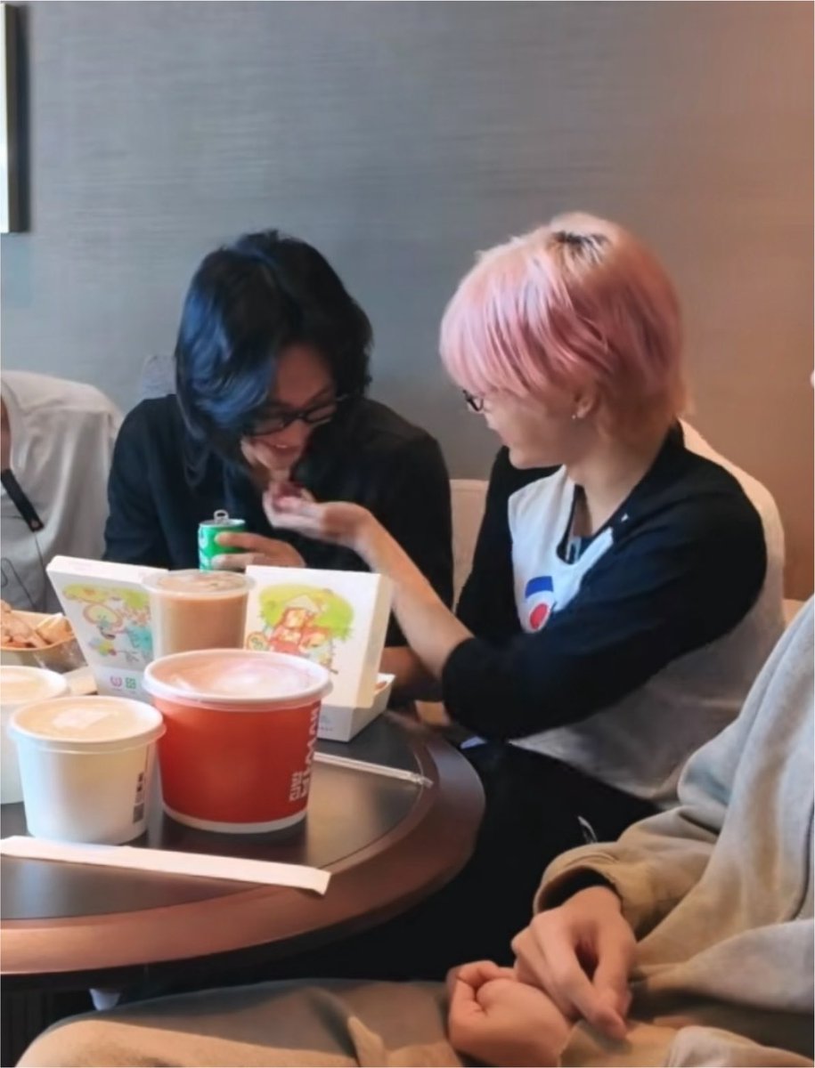 pip_pii's tweet photo. 자석즈 바보 https://t.co/IqJujg9bjU