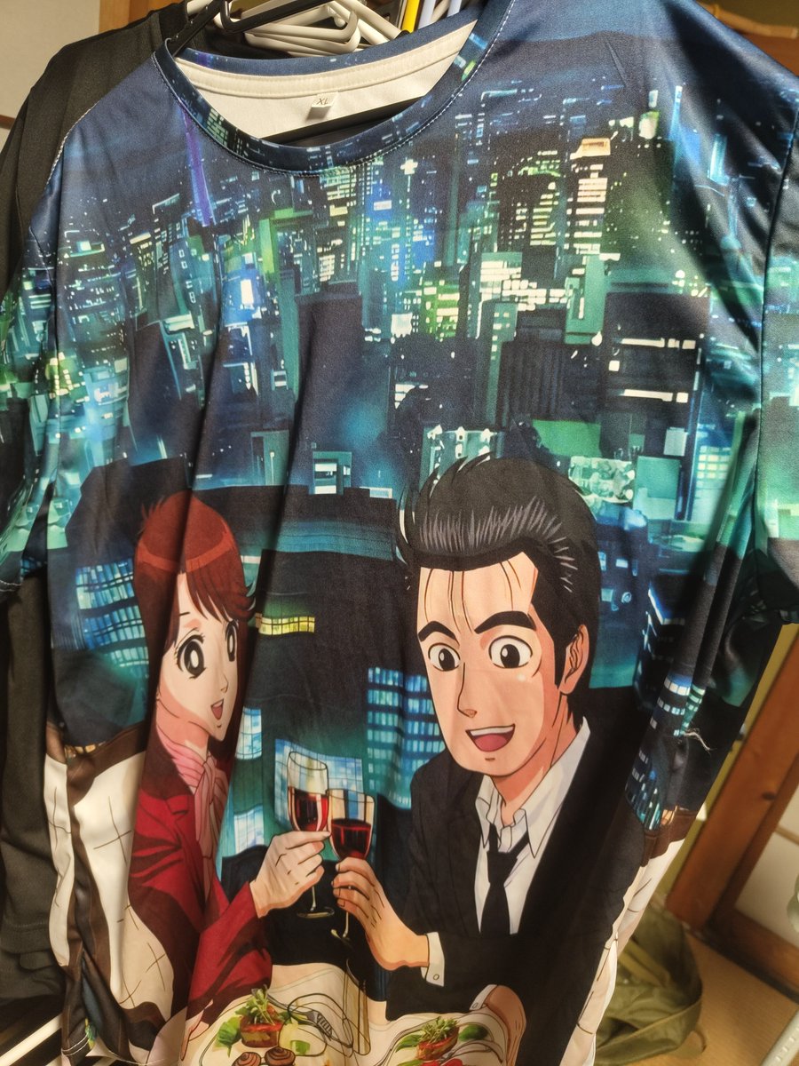 siosiowau's tweet photo. フジロックで着ようと思ったけど恥ずかしくて着れなかったからもう一生着ないかもTシャツ。化繊で快適。見た人のココロにDANGDANG気になるが流れる音を奏でるTシャツ。 https://t.co/vqb0BukqCZ