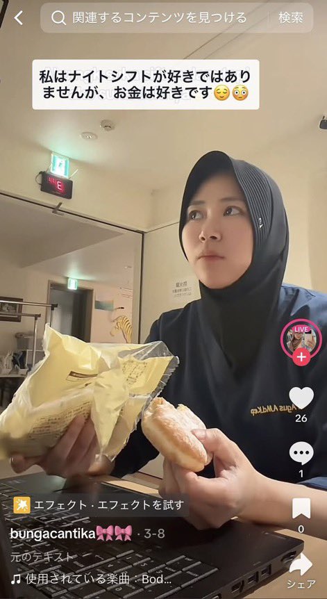 tourouken555's tweet photo. 千葉県の介護施設で働くインドネシア人の技能実習生が、夜勤中に無断でTikTokのライブ配信を行い、業務を放棄した事例が確認されています。

株式会社マウントバードが公式に発表した内容によると、2026年7月22日午後9時頃、該当職員が夜間勤務中にスマートフォンで約20分間のライブ配信を実施しました。

施設内を映し、利用者の方のお名前を口にした事実も確認されています。

加えて、2025年1月頃以降の休憩時間中にも、施設内で撮影された動画が12件投稿されていたことが判明しました。

ライブ配信中には視聴者から「勤務中の配信はルール違反だ」との指摘があったにもかかわらず、本人はそれを真摯に受け止めず、自己正当化する返信をしていたとのことです。

施設を運営する株式会社マウントバードは7月23日に公式サイトで事実を認め、深くお詫びするとともに、利用者ご家族への個別の謝罪、動画の完全削除、当該職員への就業規則に基づく処分、全職員（外国人技能実習生を含む）へのコンプライアンス・守秘義務・SNS利用に関する再教育、私的スマートフォン持ち込み禁止などの管理体制見直しを実施すると発表しています。

7月24日には第2報も出し、詳細な調査結果を公開しています。

この事案の直前には、横浜近郊の病院でインドネシア人看護師が患者の名札や書類を映しながら配信する事例も報告されており、介護・医療の現場でプライバシーを軽視した同様の行為が続いています。

利用者の尊厳と安全を最優先に考えるとき、こうした行為は看過できません。

介護現場の人手不足は深刻な現実です。

しかし、賃金の適正化と日本人優先の採用を着実に進め、外国人依存のあり方を根本から見直す議論が必要ではないでしょうか。

制度の運用を厳格にし、現場で働くすべての人が「利用者の尊厳を守る」という共通のルールを確実に守れる環境を整えることが、何より大切だと考えます。