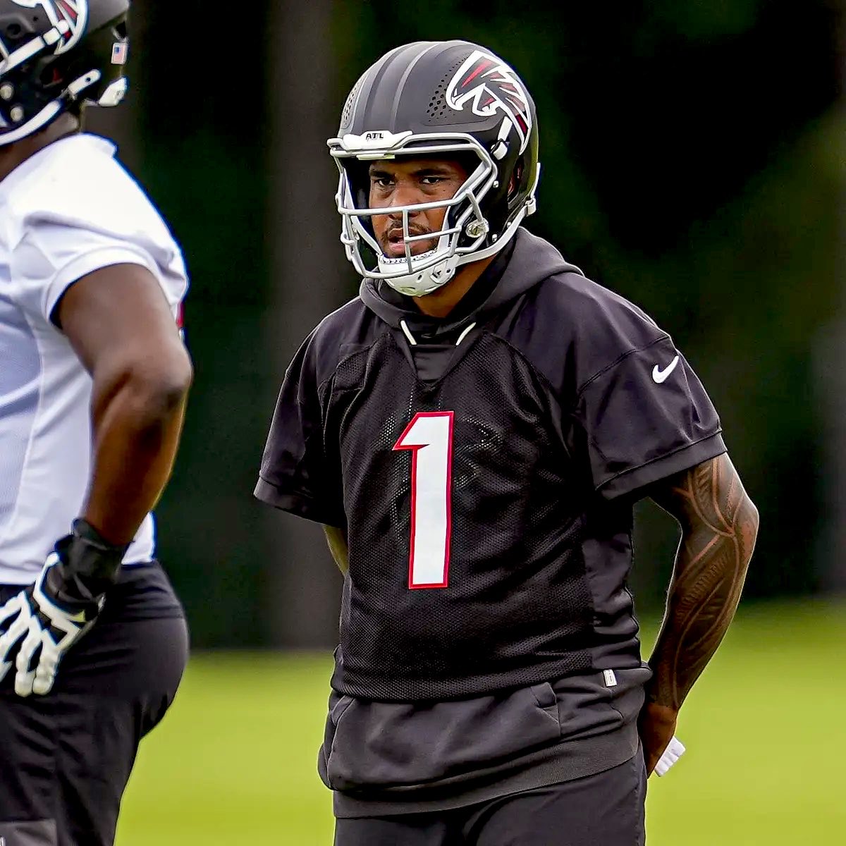 MySportsUpdate's tweet photo. #Falcons QB Tua Tagovailoa has a minor injury that has flared up, and Michael Penix Jr. (knee) isn’t ready yet for full-team work, so UDFA QB Jack Strand is QB1 and will take the first-team reps today to start training camp. https://t.co/syR2SZ0kTN