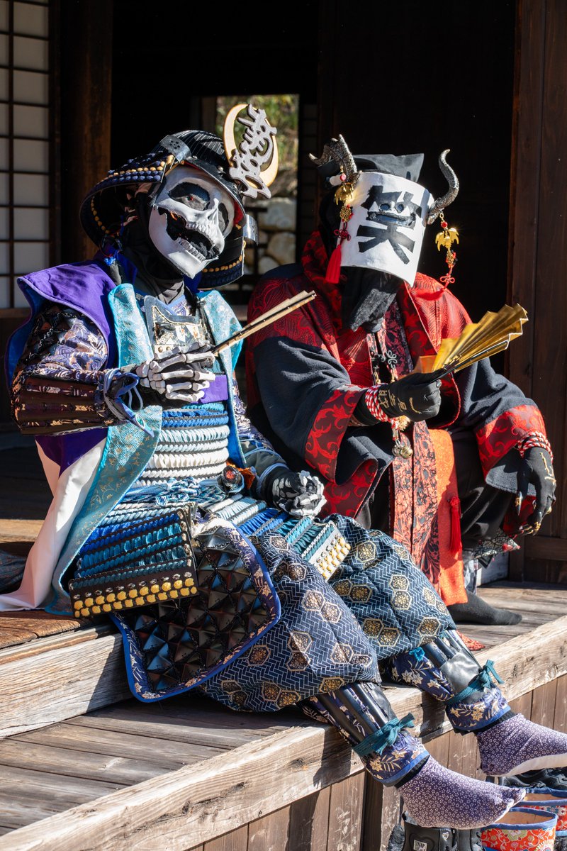 red_warlord's tweet photo. 今日、また一つ歳を重ね４９になりました。
振り返ると、仲良くして下さる皆様のおかげで甲冑に妖怪に色々イベントに駆け巡って、楽しいこと一杯の一年でした。

本年も跳ねて踊って？　元気に楽しく進んで参りますのでよろしくお願いいたします。

📸さあやんさん
📸55番さん
📸kotoさん
📸野島さん https://t.co/tWcI3w54nI
