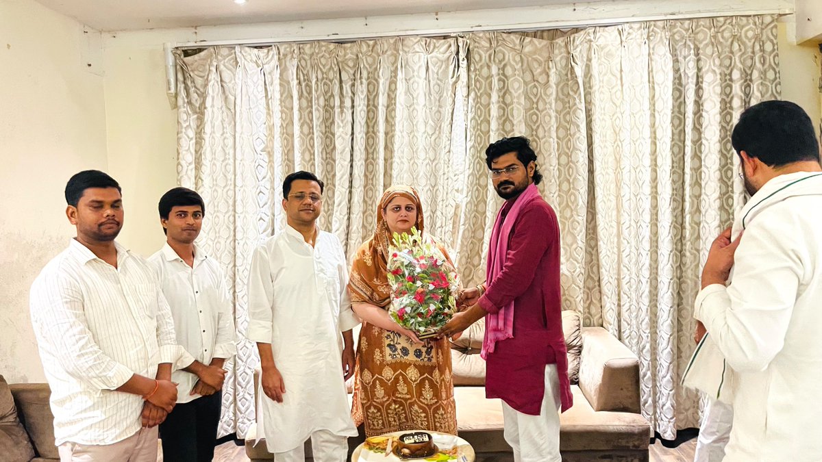 apkaramji's tweet photo. एक बार पुनः विधायक मटेरा मारिया शाह जी को जन्मदिवस की ढेर सारी शुभकामनाएं,✨
प्रभु से दीर्घायु की कामना🙏
@MariaShah_Sp @yasarshah_SP @sharvendrapyg @shaileshsinghsp 
@samajwadiparty @yadavakhilesh @dimpleyadav https://t.co/I8imwpPtpV