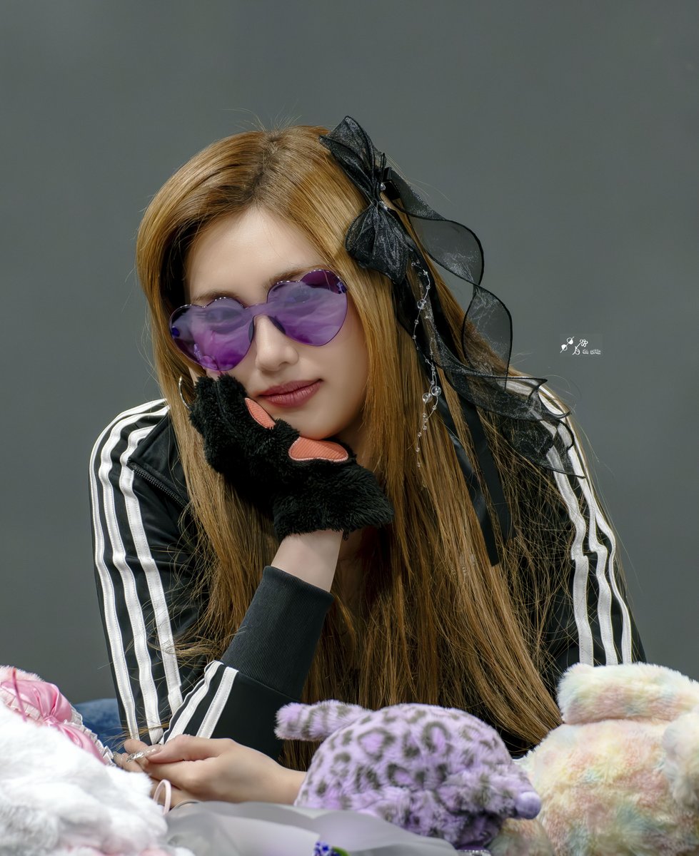 EVERGLOWRIDER's tweet photo. 에버글로우 CODE팬사인회
#EVERGLOW #에버글로우 #CODE
#EVERGLOW_CODE #아샤 #허유림
#윰댕 #윰냥이 #AISHA #샤샤샤
#아샤벨라 #플라밍고 #체리샤 #바니샤 https://t.co/AihXZTCtsW