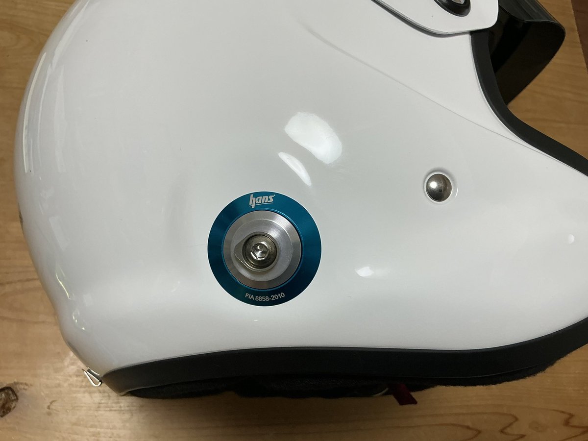 Gorotamaru2's tweet photo. そろそろK4-GPの季節

『車速が危険領域に入ったから
ハンス付けられるように』
とボスから指示があったので
アンカーをポチって装着

ちょっと特殊なワッシャーとボルトだけで
¥12,980となかなか高価な一品💦
とはいえ安全はお金で買うものなので
ライジャケと同じでケチったら死にます(*´ワ｀*) https://t.co/PevEiPJ5RY