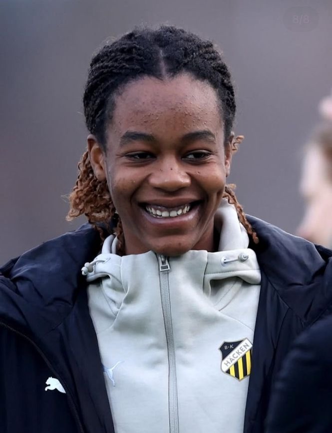 bobphondo's tweet photo. Malawi’s Faith Chinzimu(19), Europa League winner. Controlled that midfield against Nigeria last night. Baller🙌🏾 #WAFCON https://t.co/aYG0tSBajk