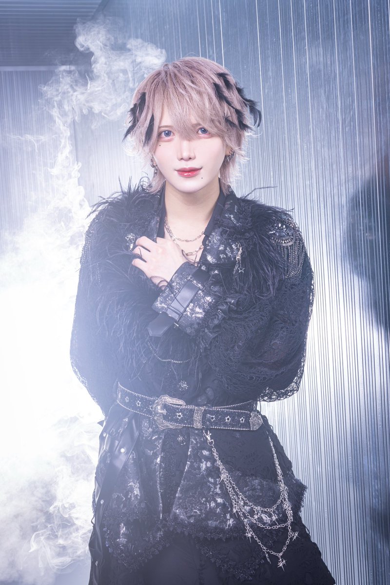 shihai_official's tweet photo. 🥀🖤─ · · ✦ · · ─ · · ✦ · · ─ · · ✦ · · ─ 🖤🥀

name ✦ はく (@shihai_haku )
color :🤍white
『今日も惚れ直した？』

name ✦ 星月 たいよう(@shihai_taiyou )
color :🩵light blue
『見つけたなら、最後まで見ててね。』

♡＋RT＝481
▶︎next 全体アー写

🥀🖤─ · · ✦ · · ─ · · ✦ · · ─ · · ✦ · · ─ 🖤🥀