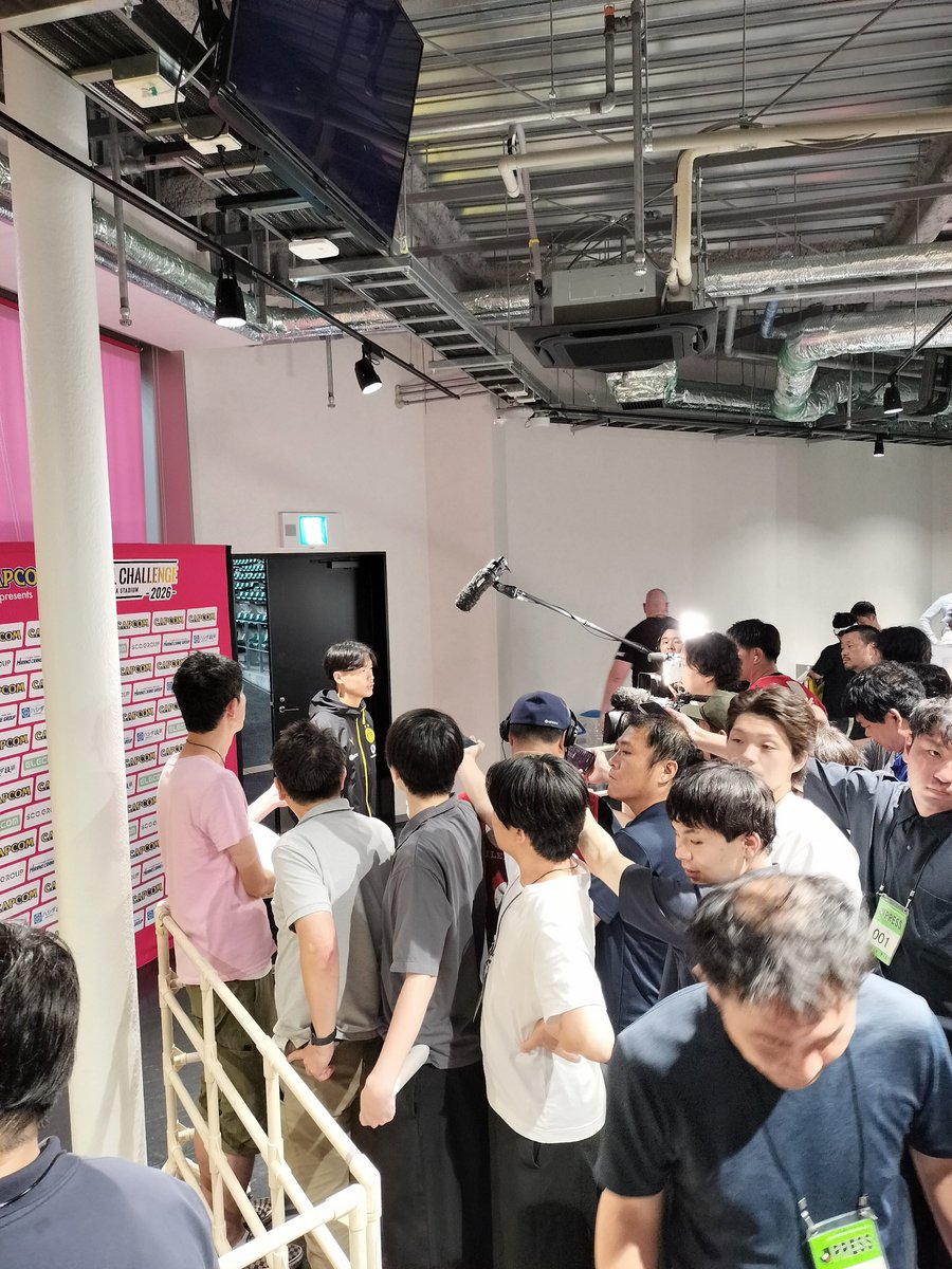 BVBjpn's tweet photo. 試合後のミックスゾーンではタカトにメディアが集中

後程、独占インタビューをお届けします。

タカトはこの試合から何を見いだしたのか。彼の目は既に前を見据えていました https://t.co/EWjr3S6u3U