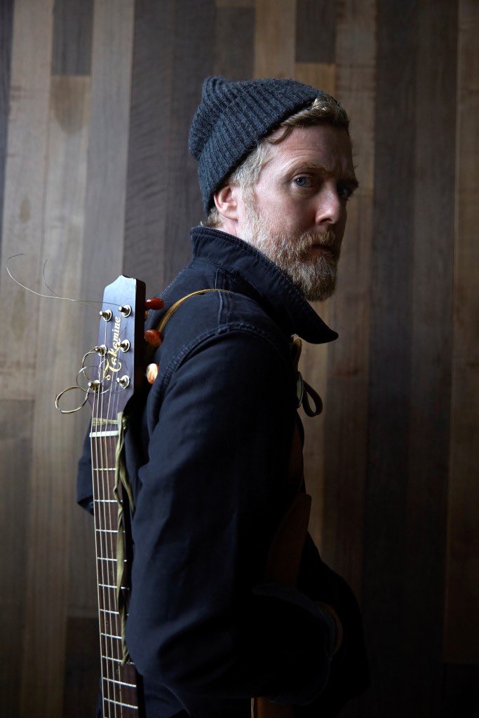 STACKmag's tweet photo. Irish singer-songwriter Glen Hansard has died at the age of 56. 😢 Best known as the frontman of The Frames and for his starring role in ‘Once’, Hansard won the Academy Award for Best Original Song alongside his co-star and Swell Season bandmate Markéta Irglová. https://t.co/YktTyCWJwM