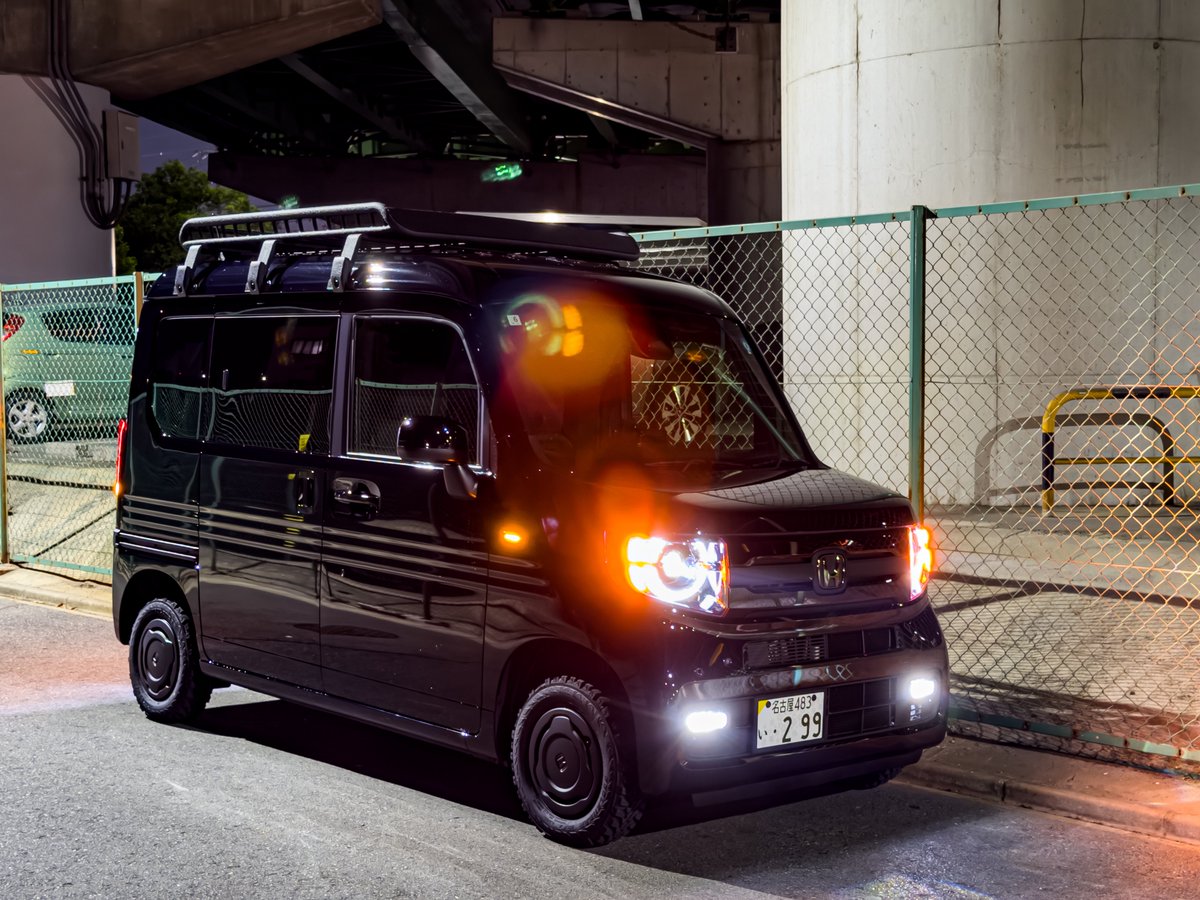 Roscoechan_8's tweet photo. N-VANの洗車完了！！
先日の山梨旅の帰りに起きた雹被害
ボンネットに見た目では分からないけど触ると凹みの感触が😇
僕は一蓮托生を誓った現金一括N-VANだから「まぁしゃーなし」で済むけど、これがリセールバリュー狙いの残クレアルファードの新車なら発狂もんだろ…
 
#NVAN https://t.co/YK0e0NqXcK
