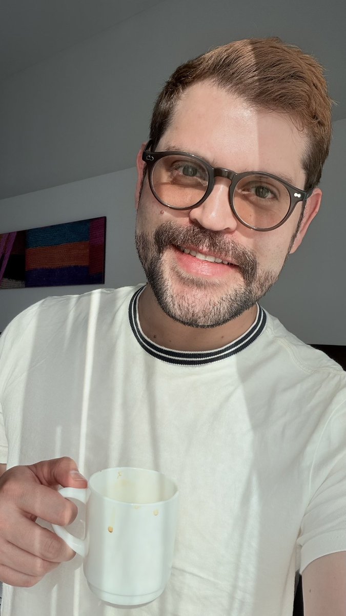 AndyLilChick's tweet photo. Sun ☀️ + Coffee + Smile. What a nice combination!!! https://t.co/IkBc8m2xLT