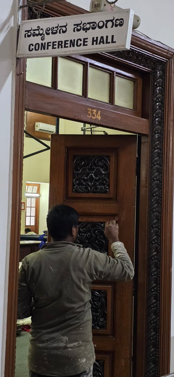TOIBengaluru's tweet photo. Bengaluru to welcome TN CM Vijay

#Karnataka govt is refurbishing the Conference Hall in Vidhana Soudha in #Bengaluru ahead of the important meeting involving state CM DK Shivakumar &amp; #TamilNadu CM Vijay on August 3 over sharing of #Cauvery river water. 

@timesofindia https://t.co/KIoHp4XE8R