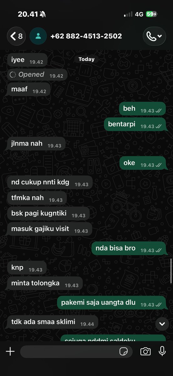 paparadiser's tweet photo. Habis itu dia minta uang bensin, alasan kalo dia kehabisan bensin dan minta tf lagi 50, saya curiga makanya bilang saldo sisa 30, dia ngotot mau dikirimkan (saya berfikir daripada nda jadi padahal sudah booking kamar, mending saya tf saja 30) https://t.co/hoZNsl1nVX