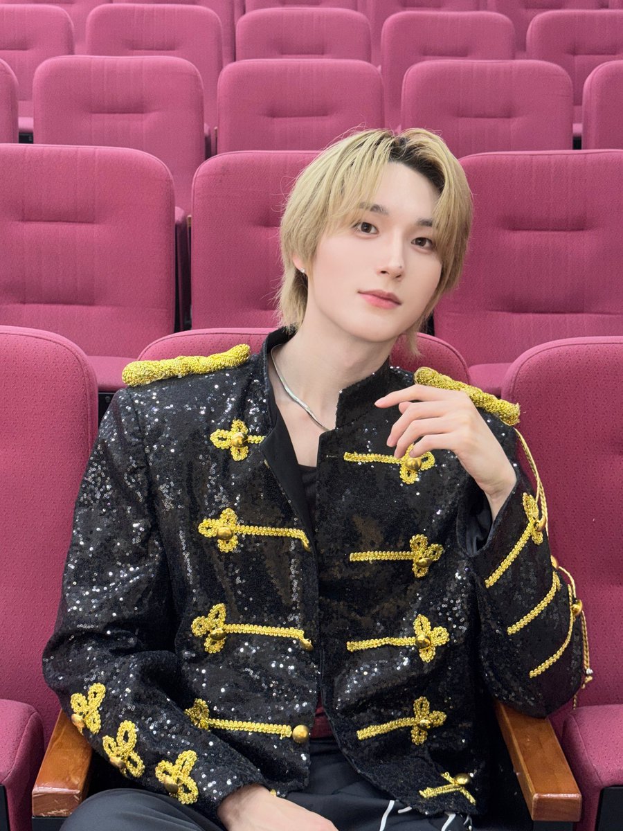 XODIAC_MEMBERS's tweet photo. [#범수] 

즐거운 수요일~!💜

#XODIAC #소디엑 #BEOMSOO #범수 https://t.co/PVWXfbFuVF