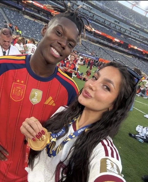 Alexaxfcb's tweet photo. Le han tomado fotos a Nico Williams con una mujer que no es su novia y su novia le ha dado unfollow en Instagram 

Su novia / / la mujer con la que lo han visto https://t.co/0RfIPGXTHr