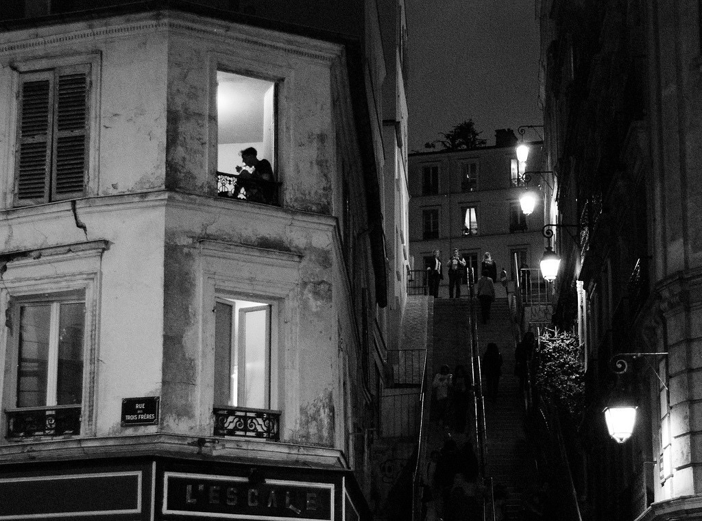 Parisianaes1's tweet photo. A postcard from Montmartre 🖤 https://t.co/xTXmDi0dg0