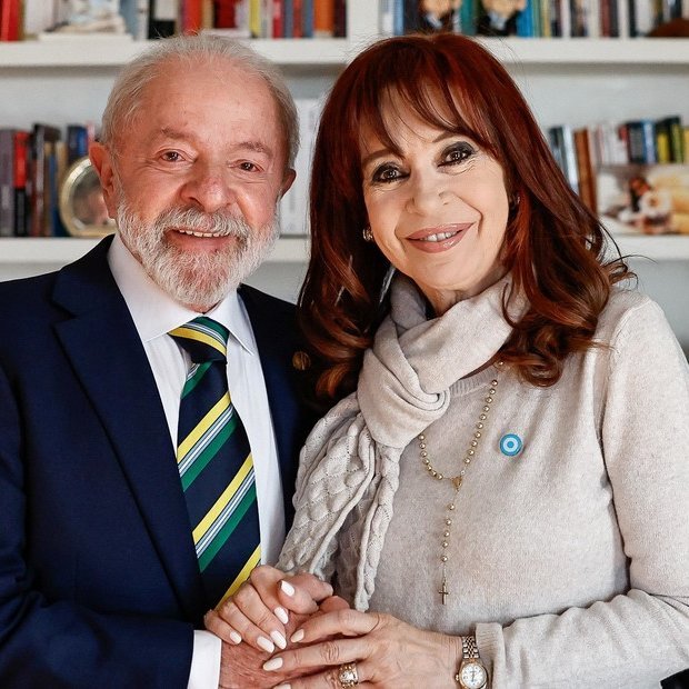 lauraju35183777's tweet photo. Buen día 44%! Lindo miércoles para tod@s!

"El costo democrático de la politización de la justicia". CFK https://t.co/bZjt85I9qh