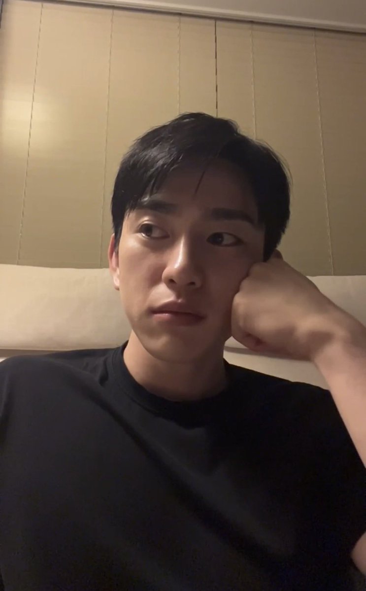nyeonggi_jy's tweet photo. 녕기 얼굴 반쪽됐우 https://t.co/o4HgQwm2kF