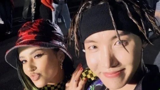 abitofsweetner's tweet photo. @PR0FJHK @k00lover97 @renaissancekeke @Jungk00k38 @namopinkhole Bruh I watched this MV drop LIVE. Don’t sit there and say “it’s fake” when one google search proves you wrong. Shit isn’t “faked”. You just can’t handle that there’s a lot of shit they’ve done that they’ve swept under the rug. Do you remember what happened to their diplomatic- https://t.co/SWPOeRhjmv