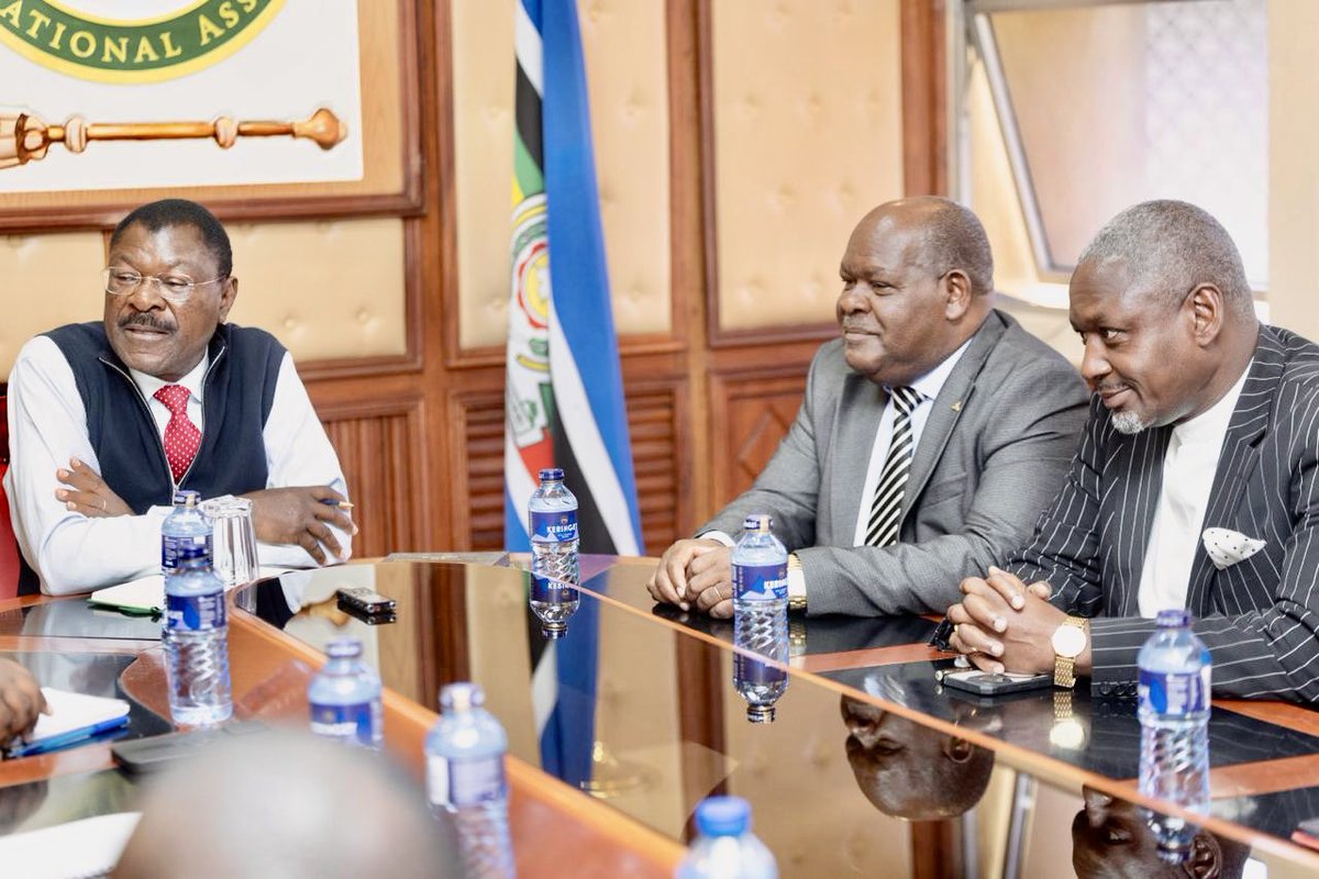 OAmollo's tweet photo. #Bunge; Together with Speaker Rt Hon Wetangula, &amp; Hon Murugara, was happy to welcome the Team from Amnesty, Mzalendo Trust &amp; IMLU, led by George Morara. We had fruitful deliberations, especially on Election related Laws &amp; preparedness, &amp; collaboration with National Assembly. https://t.co/TeIcKhhwOQ